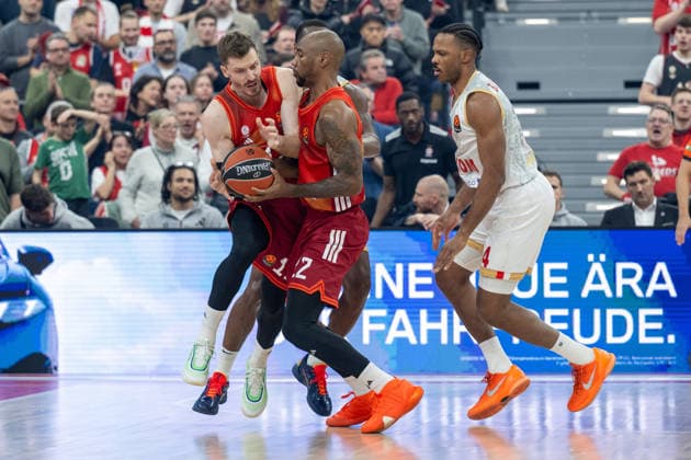 Andreas Obst 13 (FC Bayern Basketball), Isiaha Mike 22 (FC Bayern Basketball), Jaron Blossomgame 4 (AS Monaco Basket), FC Bayern Basketball vs. AS Monaco Basket, EuroLeague 27. Spieltag, 05.02.2026 Muenchen Bayern Deutschland