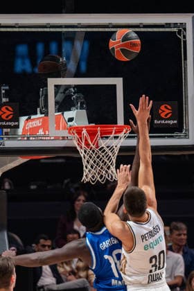 Dubai Basketball v Real Madrid - EuroLeague: DUBAI, UNITED ARAB EMIRATES – FEBRUARY 5: Real Madrid s Usman Garuba competes for the ball with Filip Petrusev of Dubai Basketball during the EuroLeague 2025–26 regular season game at Coca-Cola Arena in Dubai, United Arab Emirates on February 5, 2026. Waleed Zein Anadolu Dubai United Arab Emirates. Editorial use only. Please get in touch for any other usage.  Copyright: x2026xAnadoluxWaleedxZeinx