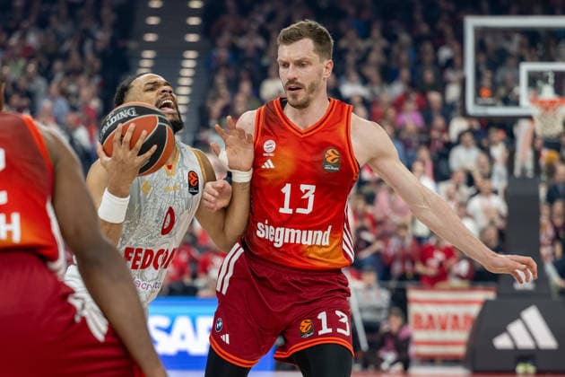 Elie Okobo 0 (AS Monaco Basket) im Zweikampf mit Andreas Obst 13 (FC Bayern Basketball), FC Bayern Basketball vs. AS Monaco Basket, EuroLeague 27. Spieltag, 05.02.2026 Muenchen Bayern Deutschland