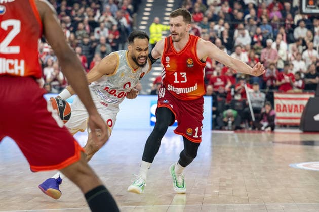 Elie Okobo 0 (AS Monaco Basket) im Zweikampf mit Andreas Obst 13 (FC Bayern Basketball), FC Bayern Basketball vs. AS Monaco Basket, EuroLeague 27. Spieltag, 05.02.2026 Muenchen Bayern Deutschland