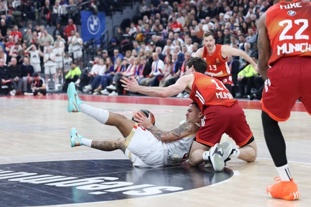 Matthew Strazel (AS Monaco, 32) auf dem Boden mit Justinian Jessup (FC Bayern Basketball, 10), GER, FC Bayern Basketball vs. AS Monaco, Basketball, Euroleague, 27. Spieltag, Saison 2025 2026, 05.02.2026, GER, FC Bayern Basketball vs. AS Monaco, Basketball, Euroleague, 27. Spieltag, Saison 2025 2026, 05.02.2026 Muenchen Copyright: xEibner-Pressefoto JennixMaulx EP_JML