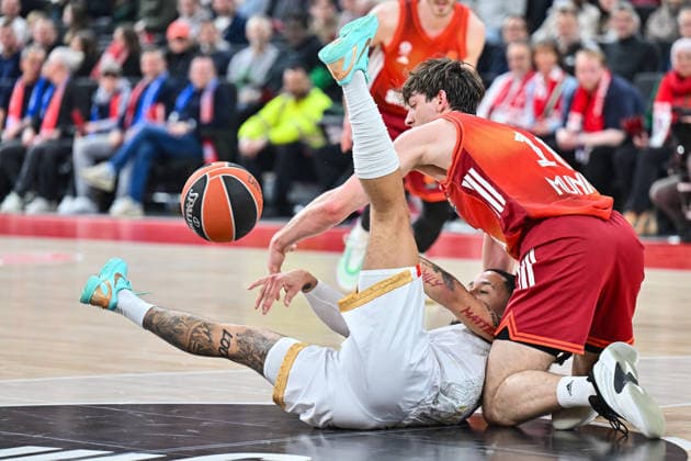 EuroLeague Baketball; FC Bayern München Basketball - AS Monaco Basket, 05.02.2026 MUNICH, GERMANY - 05. FEBRUARY: im Duell Justianian JESSUP (FC Bayern Basketball 10) und Matthew STRAZEL (AS Monaco Basket 32) während dem Match zwischen dem FC Bayern Basketball und dem AS Monaco Basket am 27. Spieltag der EuroLeague im SAP GARDEN Copyright: xBEAUTIFULxSPORTS Goldbergx