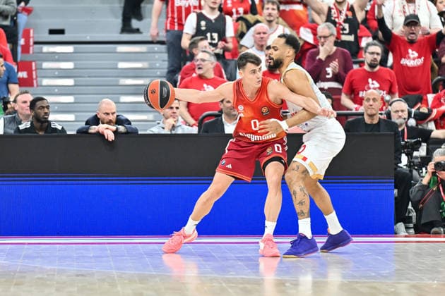 EuroLeague Baketball; FC Bayern München Basketball - AS Monaco Basket, 05.02.2026 MUNICH, GERMANY - 05. FEBRUARY: im Duell Neno DIMITRIJVIC (FC Bayern Basketball 0) und Elie OKOBO (AS Monaco Basket 0) während dem Match zwischen dem FC Bayern Basketball und dem AS Monaco Basket am 27. Spieltag der EuroLeague im SAP GARDEN Copyright: xBEAUTIFULxSPORTS Goldbergx
