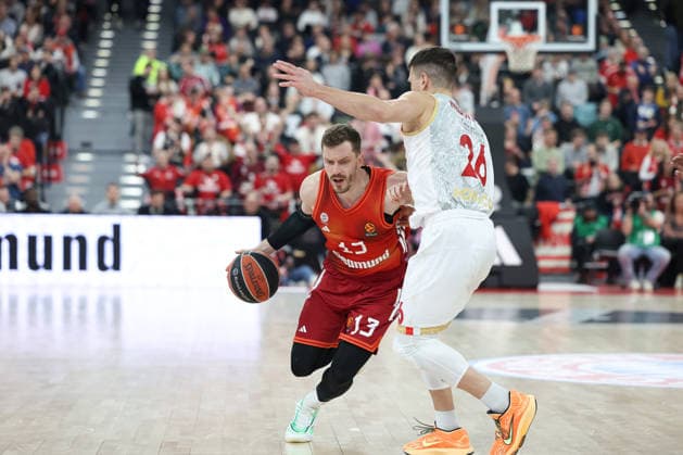 Andreas Obst (FC Bayern Basketball, 13) mit Nemanja Nedovic (AS Monaco, 26), GER, FC Bayern Basketball vs. AS Monaco, Basketball, Euroleague, 27. Spieltag, Saison 2025 2026, 05.02.2026, GER, FC Bayern Basketball vs. AS Monaco, Basketball, Euroleague, 27. Spieltag, Saison 2025 2026, 05.02.2026 Muenchen Copyright: xEibner-Pressefoto JennixMaulx EP_JML