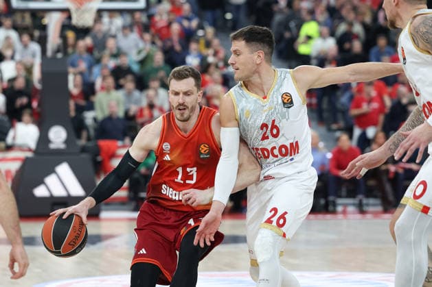 Andreas Obst (FC Bayern Basketball, 13) mit Nemanja Nedovic (AS Monaco, 26), GER, FC Bayern Basketball vs. AS Monaco, Basketball, Euroleague, 27. Spieltag, Saison 2025 2026, 05.02.2026, GER, FC Bayern Basketball vs. AS Monaco, Basketball, Euroleague, 27. Spieltag, Saison 2025 2026, 05.02.2026 Muenchen Copyright: xEibner-Pressefoto JennixMaulx EP_JML