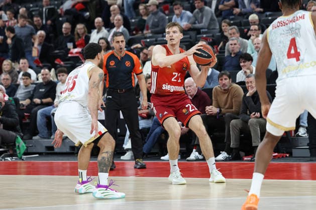 Justuz Hollatz (FC Bayern Basketball, 21) mit Mike James (AS Monaco, 55), GER, FC Bayern Basketball vs. AS Monaco, Basketball, Euroleague, 27. Spieltag, Saison 2025 2026, 05.02.2026, GER, FC Bayern Basketball vs. AS Monaco, Basketball, Euroleague, 27. Spieltag, Saison 2025 2026, 05.02.2026 Muenchen Copyright: xEibner-Pressefoto JennixMaulx EP_JML
