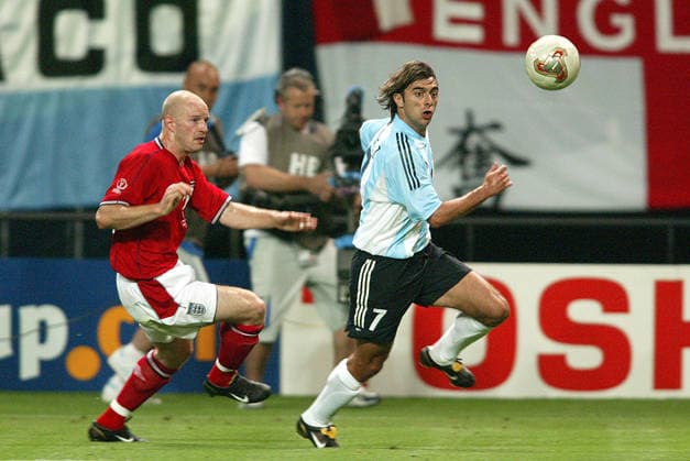 Argentina V England, FIFA World Cup, WM, Weltmeisterschaft, Fussball Finals 2002 Group F Danny Mills of England and Claudio Lopez of Argentina running during the FIFA World Cup Finals 2002 Group F match between Argentina and England at Sapporo Dome on June 7, 2002 in Sapporo, Japan. Sapporo Sapporo Dome Japan Japan Copyright: xAllstarxPicturexLibraryxLtdx