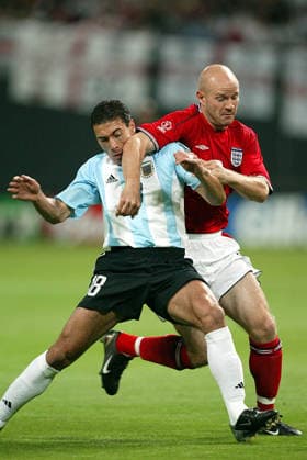 Argentina V England, FIFA World Cup, WM, Weltmeisterschaft, Fussball Finals 2002 Group F Kily Gonzalez of Argentina and Danny Mills of England challenge during the FIFA World Cup Finals 2002 Group F match between Argentina and England at Sapporo Dome on June 7, 2002 in Sapporo, Japan. Sapporo Sapporo Dome Japan Japan Copyright: xAllstarxPicturexLibraryxLtdx