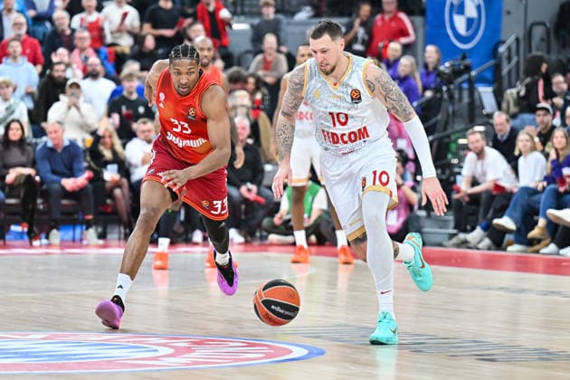 EuroLeague Baketball; FC Bayern München Basketball - AS Monaco Basket, 05.02.2026 MUNICH, GERMANY - 05. FEBRUARY: im Duell David McCORMACK (FC Bayern Basketball 33) und Daniel THEIS (AS Monaco Basket 10) während dem Match zwischen dem FC Bayern Basketball und dem AS Monaco Basket am 27. Spieltag der EuroLeague im SAP GARDEN Copyright: xBEAUTIFULxSPORTS Goldbergx