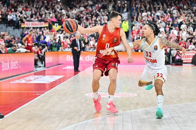 EuroLeague Baketball; FC Bayern München Basketball - AS Monaco Basket, 05.02.2026 MUNICH, GERMANY - 05. FEBRUARY: im Duell Neno DIMITRIJVIC (FC Bayern Basketball 0) und Matthew STRAZEL (AS Monaco Basket 32) während dem Match zwischen dem FC Bayern Basketball und dem AS Monaco Basket am 27. Spieltag der EuroLeague im SAP GARDEN Copyright: xBEAUTIFULxSPORTS Goldbergx
