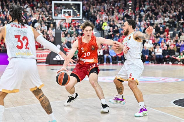 EuroLeague Baketball; FC Bayern München Basketball - AS Monaco Basket, 05.02.2026 MUNICH, GERMANY - 05. FEBRUARY: im Duell Neno Justianian JESSUP (FC Bayern Basketball 10) und Mike JAMES (AS Monaco Basket 55) während dem Match zwischen dem FC Bayern Basketball und dem AS Monaco Basket am 27. Spieltag der EuroLeague im SAP GARDEN Copyright: xBEAUTIFULxSPORTS Goldbergx