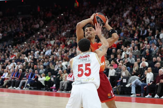 Oscar da Silva (FC Bayern Basketball, 01) mit Mike James (AS Monaco, 55), GER, FC Bayern Basketball vs. AS Monaco, Basketball, Euroleague, 27. Spieltag, Saison 2025 2026, 05.02.2026, GER, FC Bayern Basketball vs. AS Monaco, Basketball, Euroleague, 27. Spieltag, Saison 2025 2026, 05.02.2026 Muenchen Copyright: xEibner-Pressefoto JennixMaulx EP_JML