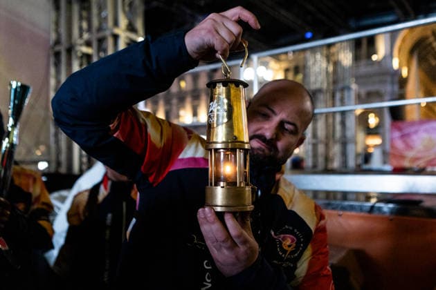 Olympic torch in Piazza Duomo, Milan MILAN, ITALY – FEBRUARY 5: The Olympic Flame, carried by torchbearers, reaches Piazza Duomo before thousands of people in Milan, Italy, on February 5, 2026. The flame departed from Olympia, Greece, on November 26, 2025, with the lighting of the traditional bonfire, before beginning a relay that lasted over two months, covering a route of approximately 12,000 kilometers through more than 300 municipalities. Andrea Carrubba Anadolu Milan Italy. Editorial use only. Please get in touch for any other usage.  Copyright: x2026xAnadoluxAndreaxCarrubbax
