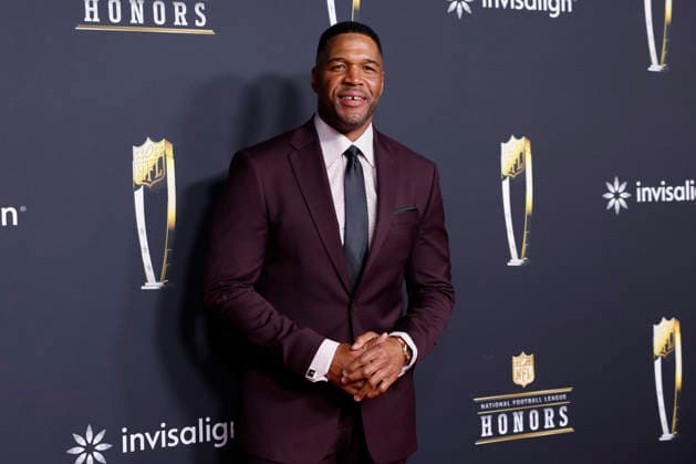 RECORD DATE NOT STATED Michael Strahan arrives on the red carpet at the 2026 NFL, American Football Herren, USA Honors presented by Invisalign in the days leading up to Super Bowl LX in San Francisco on Thursday, February 5, 2026. The New England Patriots will play the Seattle Seahawks in Super Bowl LX at Levi s Stadium in Santa Clara on Sunday, February 8, 2026.  SBP20260205371 JOHNxANGELILLO