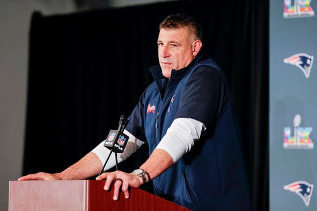 SANTA CLARA, CA - FEBRUARY 05: New England Patriots head coach Mike Vrabel answers questions during the Thursday press conference, PK, Pressekonferenz on Thursday, February 5th at the Santa Clara Marriott in Santa Clara, CA. (Photo by Bob Kupbens Icon Sportswire) NFL, American Football Herren, USA FEB 05 Super Bowl LX New England Patriots EDITORIAL USE ONLY Icon260205004
