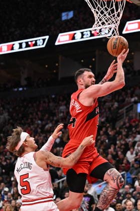 February 5, 2026, Toronto, On, Canada: Toronto Raptors Sandro Mamukelashvili (54) the net ahead of Chicago Bulls Mac McClung (5) during second half NBA, Basketball Herren, USA basketball game action in Toronto on Thursday, Feb. 5, 2026. Sandro Mamukelashvili, Mac McClung  - ZUMAc35_ 20260205_zaf_c35_159 Copyright: xJonxBlackerx