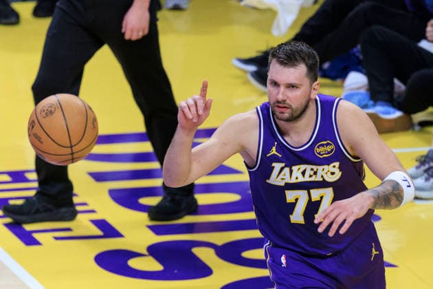 February 5, 2026, Los Angeles, California, USA: Luka Doncic 77 of the Los Angeles Lakers during their regular season NBA, Basketball Herren, USA game against the Philadelphia 76ers on Thursday February 5, 2026 at Crypto.com Arena in Los Angeles, California. ARIANA RUIZ PI Los Angeles USA - ZUMAp124 20260205_zaa_p124_005 Copyright: xArianaxRuizx