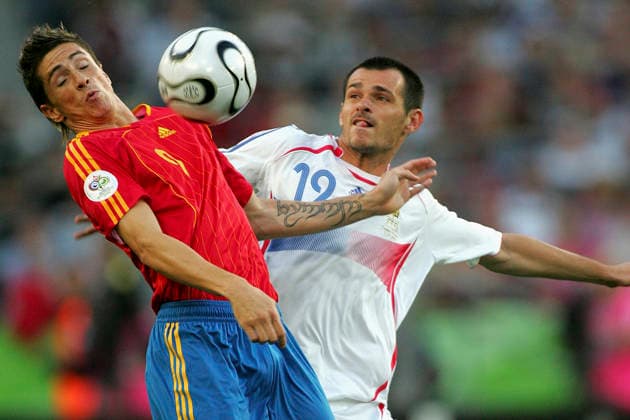 Spain V France, FIFA World Cup, WM, Weltmeisterschaft, Fussball Finals 2006 Round Of 16 Fernando Torres of Spain and Willy Sagnol of France challenge during the FIFA World Cup Finals 2006 Round Of 16 match between Spain and France at Niedersachsenstadion on June 27, 2006 in Hanover, Germany. Hanover Niedersachsenstadion Germany Germany Copyright: xAllstarxPicturexLibraryxLtdx