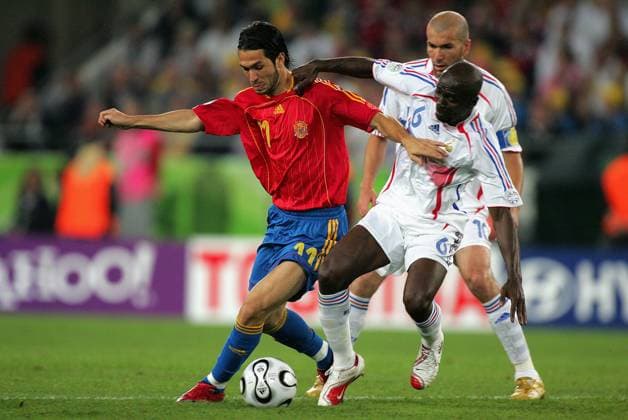 Spain V France, FIFA World Cup, WM, Weltmeisterschaft, Fussball Finals 2006 Round Of 16 Luis Garcia of Spain and Claude Makelele of France challenge during the FIFA World Cup Finals 2006 Round Of 16 match between Spain and France at Niedersachsenstadion on June 27, 2006 in Hanover, Germany. Hanover Niedersachsenstadion Germany Germany Copyright: xAllstarxPicturexLibraryxLtdx