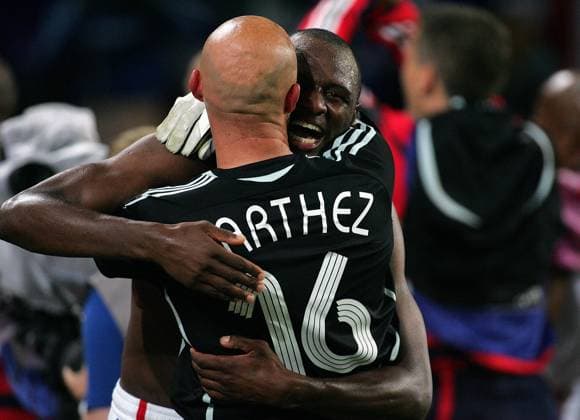 Spain V France, FIFA World Cup, WM, Weltmeisterschaft, Fussball Finals 2006 Round Of 16 Fabien Barthez of France and Patrick Veiria celebrate after winning the FIFA World Cup Finals 2006 Round Of 16 match between Spain and France at Niedersachsenstadion on June 27, 2006 in Hanover, Germany. Hanover Niedersachsenstadion Germany Germany Copyright: xAllstarxPicturexLibraryxLtdx