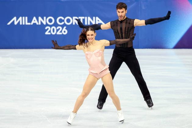 ITALY, MILAN - FEBRUARY 6, 2026: Laurence Fournier (L) and Guillaume Cizeron of France perform their rhythm dance during the team Figure skating, Eiskunstlauf event at Milano Ice Skating Arena as part of the 2026 Winter Olympic Games, Olympische Spiele, Olympia, OS 2026 Winter Olympics: Team Figure Skating, Rhythm Dance  - ZUMAt113 20260206_zaa_t113_031 Copyright: xMikhailxTereshchenkox