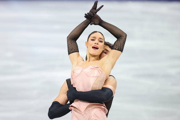 ITALY, MILAN - FEBRUARY 6, 2026: Ice dancers Laurence Fournier (front) and Guillaume Cizeron of France perform their rhythm dance during the team Figure skating, Eiskunstlauf event at Milano Ice Skating Arena as part of the 2026 Winter Olympic Games, Olympische Spiele, Olympia, OS Mikhail Tereshchenko TASS  88274639