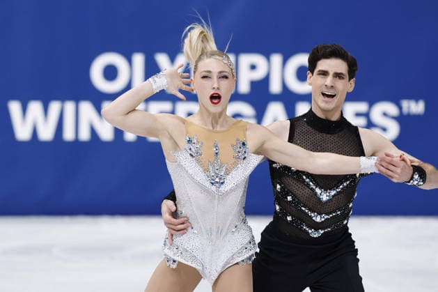 Milan Cortina Olympics: Figure skating, Eiskunstlauf Canadian ice dancers Piper Gilles (L) and Paul Poirier perform their rhythm dance during the figure skating team event at the Milan Cortina Olympics at Milano Ice Skating Arena in Milan on Feb. 6, 2026.  A14AA0005248673P