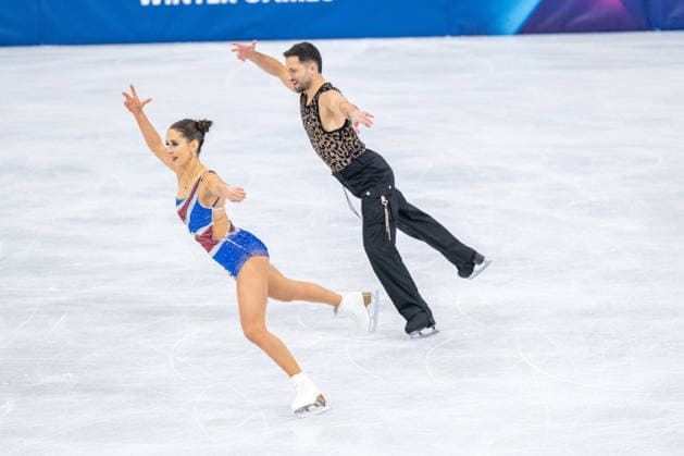 Lilah Fear and Lewis Gibson from Great Britain during the Winter Olympic Games, Olympische Spiele, Olympia, OS Milano Cortina 2026, Milano Ice Skating Arena, on February 6, 2026 in Milano, Italy  Copyright: xFedericoxManoni IPAxSportx xipa-agency.netx xx IPA_71025897 IPA_Agency_IPA71025897