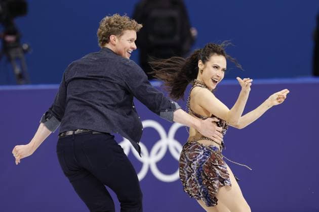 Milan Cortina Olympics: Figure skating, Eiskunstlauf American ice dancers Madison Chock (R) and Evan Bates perform their rhythm dance during the figure skating team event at the Milan Cortina Olympics at Milano Ice Skating Arena in Milan on Feb. 6, 2026.  A14AA0005248870P