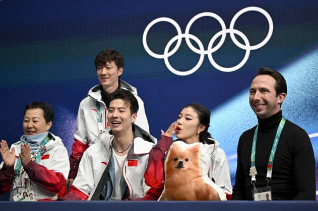 (260206) -- MILAN, Feb. 6, 2026 -- Wang Shiyue (2nd R) Liu Xinyu (3rd R) of China wait for scores after performing during the Figure skating, Eiskunstlauf team event ice dance rhythm dance of the Milan-Cortina 2026 Olympic Winter games, Winterspiele,Spiele, Summer games in Milan, Italy, Feb. 6, 2026. ) (MICO2026)ITALY-MILAN-OLYMPIC WINTER GAMES-FIGURE SKATING-TEAM EVENT-ICE DANCE-RHYTHM DANCE ChengxMin 