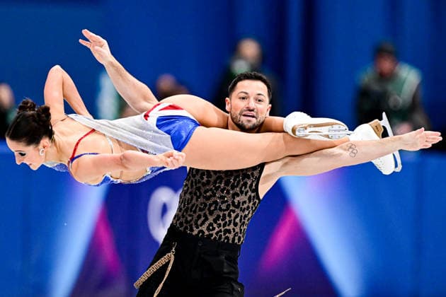 Lilah FEAR & Lewis GIBSON (GBR), during Team Event - Ice Dance Rhythm Dance, at the Olympic Winter games, Winterspiele,Spiele, Summer games Milano Cortina 2026, at Milano Ice Skating Arena, on February 6, 2026 in Milan, Italy. Noxthirdxpartyxsales  aflo_318673048