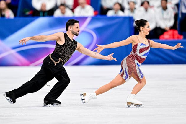 Lilah FEAR & Lewis GIBSON (GBR), during Team Event - Ice Dance Rhythm Dance, at the Olympic Winter games, Winterspiele,Spiele, Summer games Milano Cortina 2026, at Milano Ice Skating Arena, on February 6, 2026 in Milan, Italy. Noxthirdxpartyxsales  aflo_318676872