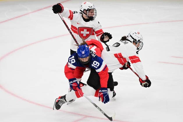 L-R Natalie Mlynkova (CZE), Nicole Vallario (SUI) and Annic Buchi (SUI) in action during women s Ice hockey, Eishockey match of Group A: Czechia vs Switzerland, at the Milano Cortina 2026 Winter Olympic Games, Olympische Spiele, Olympia, OS in Milan, Italy, on February 6, 2026. (CTKxPhoto MichalxKamaryt) CTKPhotoP2026020606815  CTKPhotoP2026020606815