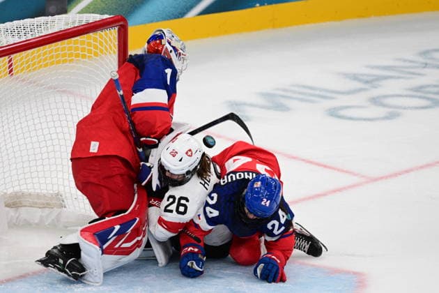 L-R Goalkeeper Michaela Hesova (CZE), Naemi Herzigt (SUI) and Sara Cajanova (CZE) in action during women s Ice hockey, Eishockey match of Group A: Czechia vs Switzerland, at the Milano Cortina 2026 Winter Olympic Games, Olympische Spiele, Olympia, OS in Milan, Italy, on February 6, 2026. (CTKxPhoto MichalxKamaryt) CTKPhotoP2026020607377  CTKPhotoP2026020607377