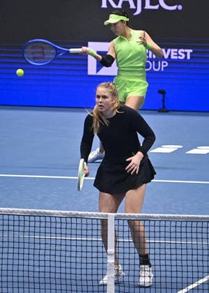 L-R Madeleine Brooks (UK) and Shuo Feng (CHN) in action during the match against Sabrina Santamari (USA) and Anastasia Detiucova (CZE) within the WTA, Tennis Damen women s tennis tournament Ostrava Open in Ostrava, Czech Republic, February 6, 2026. (CTKxPhoto JaroslavxOzana) CTKPhotoP2026020607515  CTKPhotoP2026020607515