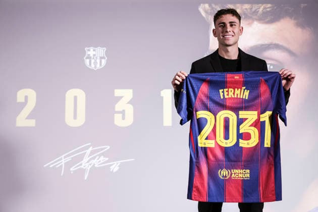 February 6, 2026, Barcelona, Barcelona, SPAIN: Fermin Lopez pose for photo with 2031 T-shirt during his renovation as player of FC Barcelona, Barca at Commercial Office on February 06, 2026 in Barcelona, Spain. Barcelona SPAIN - ZUMAa181 20260206_zaa_a181_041 Copyright: xJavierxBorregox