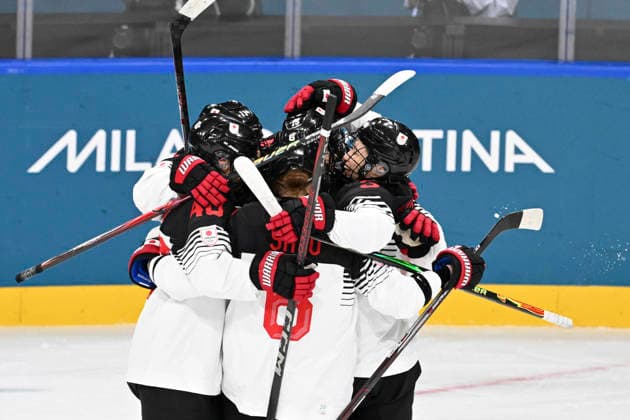 The Japan team celebrates the R. Ukita 1-0 score, Ice hockey, Eishockey - Women Prelim.Round Group B FRA 2 - 3 JPN (France 2- 3 Japan) at the Milano Ice Hockey Park during the Milano Cortina 2026 Olympic Winter games, Winterspiele,Spiele, Summer games 07 February 2026, Milan, Italy. Noxthirdxpartyxsales  aflo_318694571