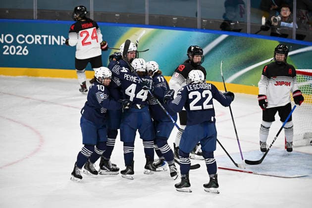The France team celebrates theL.Baudrit (France) 1-1 score, Ice hockey, Eishockey - Women Prelim.Round Group B FRA 2 - 3 JPN (France 2- 3 Japan) at the Milano Ice Hockey Park during the Milano Cortina 2026 Olympic Winter games, Winterspiele,Spiele, Summer games 07 February 2026, Milan, Italy. Noxthirdxpartyxsales  aflo_318694936