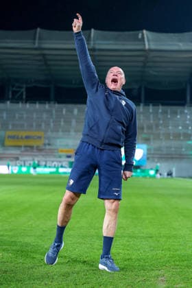 06.02.2025, Fußball, Preußen Münster - VfL Bochum, 2. Fußball Bundesliga, Preußenstadion, 21.Spieltag, Saison 2025 2026: Cheftrainer Uwe Rösler (VfL Bochum hc) gestikulierend DFB regulations prohibit any use of photographs as image sequences and or quasi-video. Nordrhein-Westfalen Deutschland