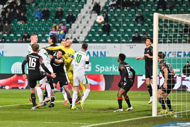 2. Bundesliga; SpVgg Greuther Fürth - 1. FC Magdeburg; 06.02.2026 FUERTH, GERMANY - 06. FEBRUARY: in dieser Szene köpft Brynjar Ingo BJARNASON (SpVgg Greuther Fürth 25) den Treffer zum 1-0 für die Hausherren Tor Torschuetze Freude Happy während dem Match zwischen der SpVgg Greuther Fürth und dem 1. FC Magdeburg am 21. Spieltag der 2. Bundesliga im Sportpark Ronhof Thomas Sommer