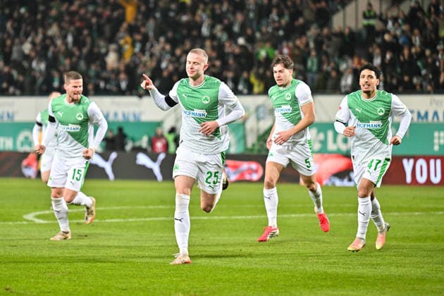 2. Bundesliga; SpVgg Greuther Fürth - 1. FC Magdeburg; 06.02.2026 FUERTH, GERMANY - 06. FEBRUARY: Jubel der Fürther nach dem Treffer zum 1-0 durch Brynjar Ingo BJARNASON (SpVgg Greuther Fürth 25) Tor Torschuetze Freude Happy während dem Match zwischen der SpVgg Greuther Fürth und dem 1. FC Magdeburg am 21. Spieltag der 2. Bundesliga im Sportpark Ronhof Thomas Sommer