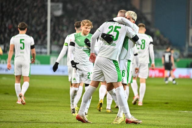 2. Bundesliga; SpVgg Greuther Fürth - 1. FC Magdeburg; 06.02.2026 FUERTH, GERMANY - 06. FEBRUARY: Jubel der Fürther nach dem Treffer zum 1-0 durch Brynjar Ingo BJARNASON (SpVgg Greuther Fürth 25) Tor Torschuetze Freude Happy während dem Match zwischen der SpVgg Greuther Fürth und dem 1. FC Magdeburg am 21. Spieltag der 2. Bundesliga im Sportpark Ronhof Thomas Sommer