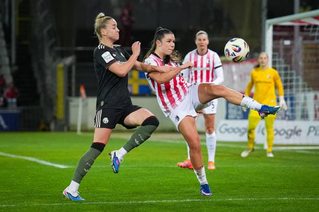 Fussball, Google Pixel Frauen-Bundesliga, 17 .Spieltag, 2025 2026, SC Freiburg vs. FC Bayern München, 06.02.2026, Dreisamstadion, Freiburg,:GIULIA GWINN FC Bayern München, 7) Leela Egli (SC Freiburg, Frauen 20) Freiburg Dreisamstadion Baden-Württemberg Deutschland Copyright: xFINLEYxMÖRCHx