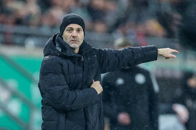 06.02.2025, Fußball, Preußen Münster - VfL Bochum, 2. Fußball Bundesliga, Preußenstadion, 21.Spieltag, Saison 2025 2026: Cheftrainer Alexander Ende (Preussen Muenster hc) gestikulierend am Spielfeldrand DFB regulations prohibit any use of photographs as image sequences and or quasi-video. Nordrhein-Westfalen Deutschland