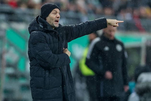 06.02.2025, Fußball, Preußen Münster - VfL Bochum, 2. Fußball Bundesliga, Preußenstadion, 21.Spieltag, Saison 2025 2026: Cheftrainer Alexander Ende (Preussen Muenster hc) gestikulierend am Spielfeldrand DFB regulations prohibit any use of photographs as image sequences and or quasi-video. Nordrhein-Westfalen Deutschland