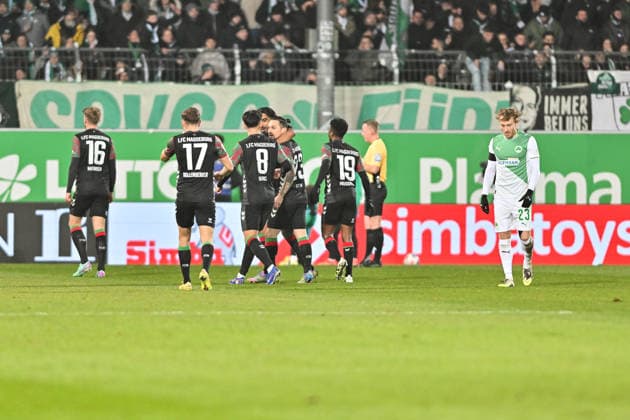 2. Bundesliga; SpVgg Greuther Fürth - 1. FC Magdeburg; 06.02.2026 FUERTH, GERMANY - 06. FEBRUARY: Jubel der Magdeburger nach dem Treffer zum 1-5 durch Mateusz ZUKOWSKI (1. FC Magdeburg 22) Tor Torschuetze Freude Happy während dem Match zwischen der SpVgg Greuther Fürth und dem 1. FC Magdeburg am 21. Spieltag der 2. Bundesliga im Sportpark Ronhof Thomas Sommer