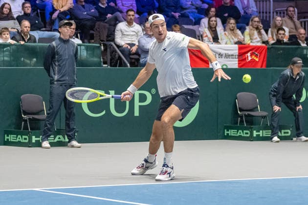 Jan Lennard Struff ( Team Deutschland) hat den Ball im Blick. Deutschland vs. Peru, Tennis, Davis-Cup, 01. Runde, 06. und 07.02.2026 Deutschland vs. Peru, Tennis, Davis-Cup, 01. Runde, 06. und 07.02.2026 Duesseldorf Copyright: xEibner-Pressefoto ThomasxHaeslerx EP_THR