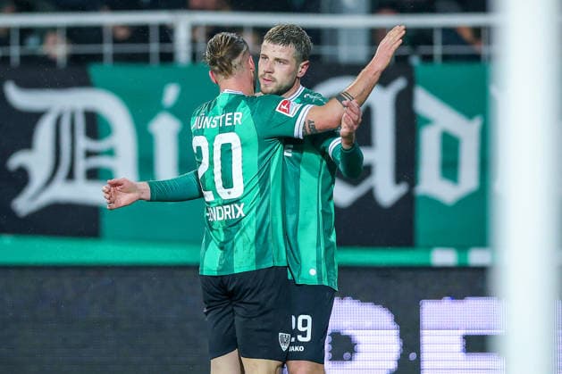 06.02.2025, Fußball, Preußen Münster - VfL Bochum, 2. Fußball Bundesliga, Preußenstadion, 21.Spieltag, Saison 2025 2026: Torjubel nach dem Tor zum 1:ß durch Torschütze Imad Rondic (Preussen Muenster 29) zusammen mit Jorrit Hendrix (Preussen Muenster 20) DFB regulations prohibit any use of photographs as image sequences and or quasi-video. Nordrhein-Westfalen Deutschland