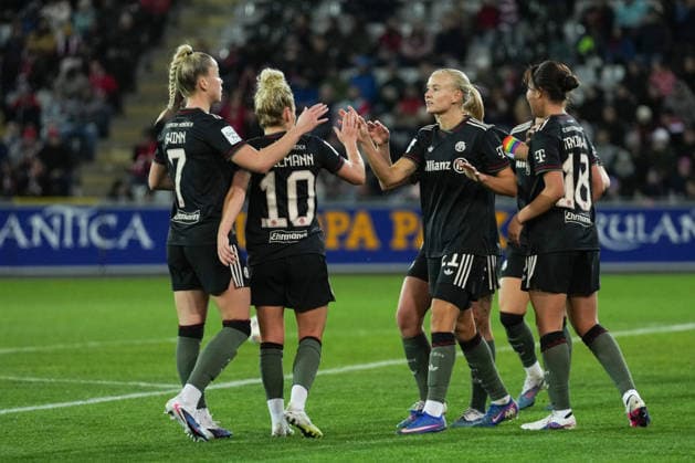 Google Pixel Frauen-Bundesliga: SC Freiburg vs. FC Bayern München, 06.02.2026 Torjubel zum 0:1 durch Pernille Harder (FC Bayern München, 21) Google Pixel Frauen-Bundesliga: SC Freiburg vs. FC Bayern München, Dreisamstadion, 06.02.2026 DFB DFL REGULATIONS PROHIBIT ANY USE OF PHOTOGRAPHS AS IMAGE SEQUENCES AND OR QUASI-VIDEO. Copyright: xBEAUTIFULxSPORTS Boscox