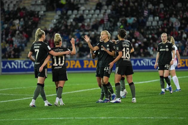 Google Pixel Frauen-Bundesliga: SC Freiburg vs. FC Bayern München, 06.02.2026 Torjubel zum 0:1 durch Pernille Harder (FC Bayern München, 21) Google Pixel Frauen-Bundesliga: SC Freiburg vs. FC Bayern München, Dreisamstadion, 06.02.2026 DFB DFL REGULATIONS PROHIBIT ANY USE OF PHOTOGRAPHS AS IMAGE SEQUENCES AND OR QUASI-VIDEO. Copyright: xBEAUTIFULxSPORTS Boscox